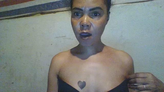SoanLaura on Cam4 
