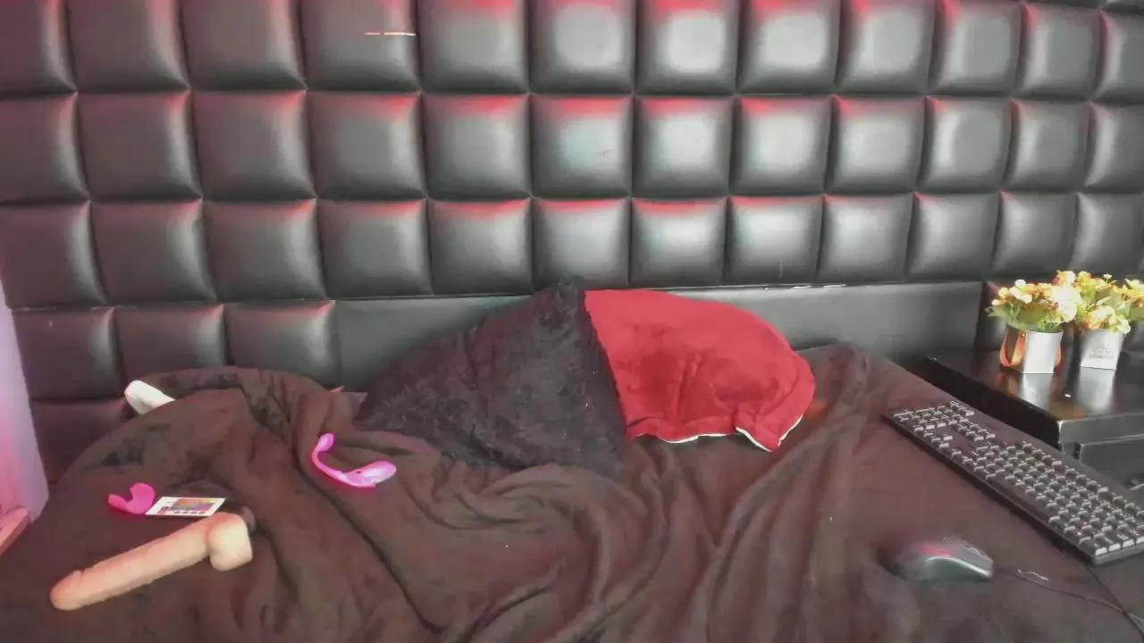 Offline SofiaNaugthy on Cam4