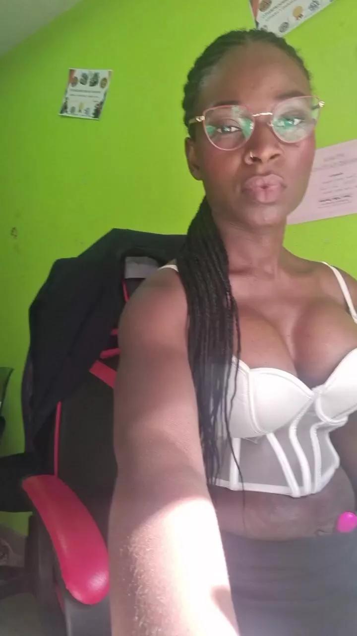Soleil_M on Cam4 