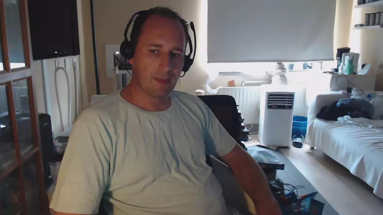 Offline speciald_xxx on Cam4