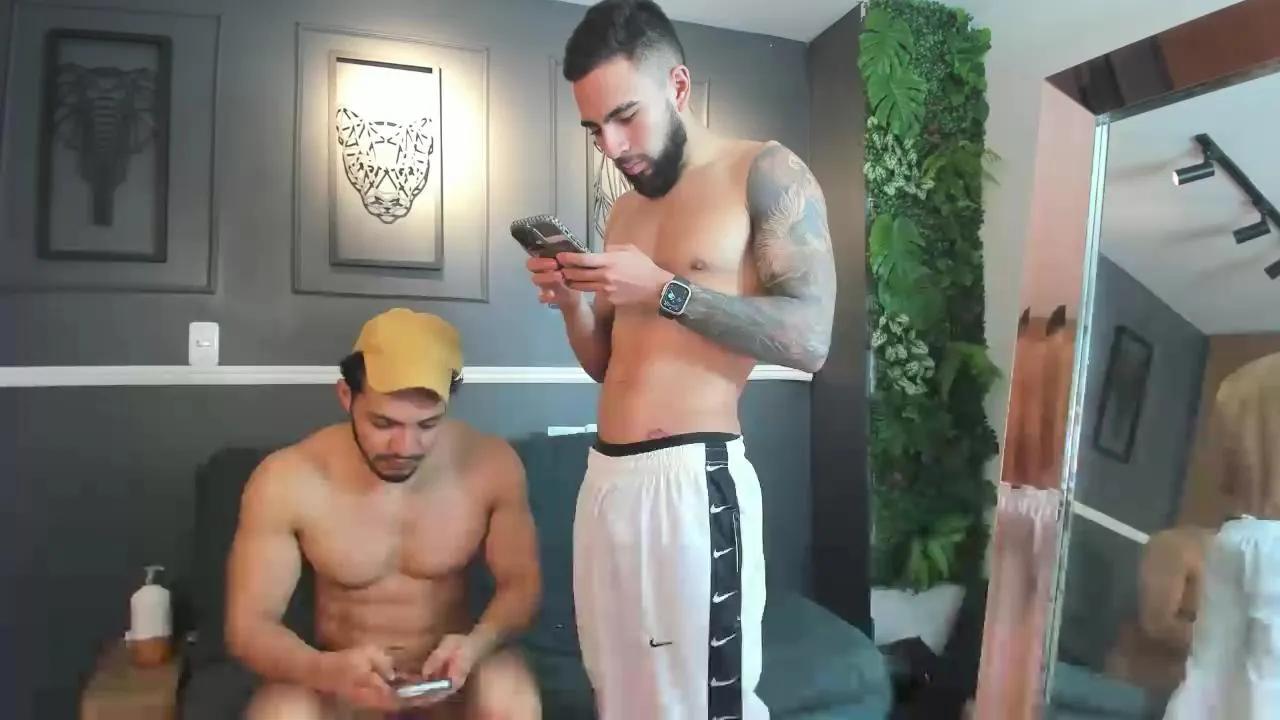 Studs_Hunk on Cam4