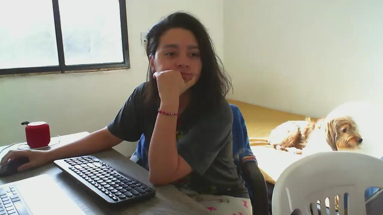 sweetredhota on Cam4 
