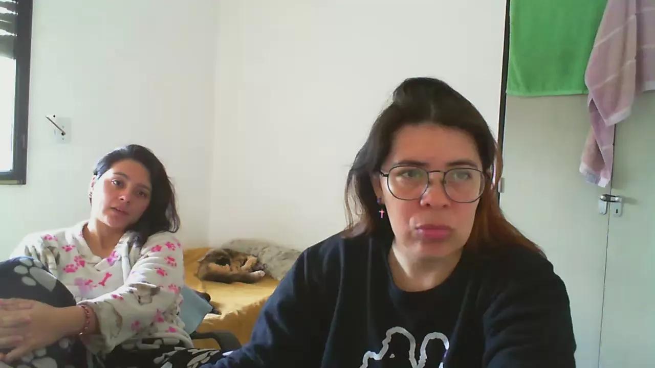 sweetredhota on Cam4 