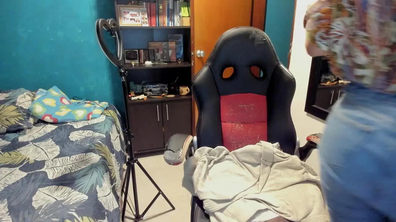 Offline tangerine_7 on Cam4