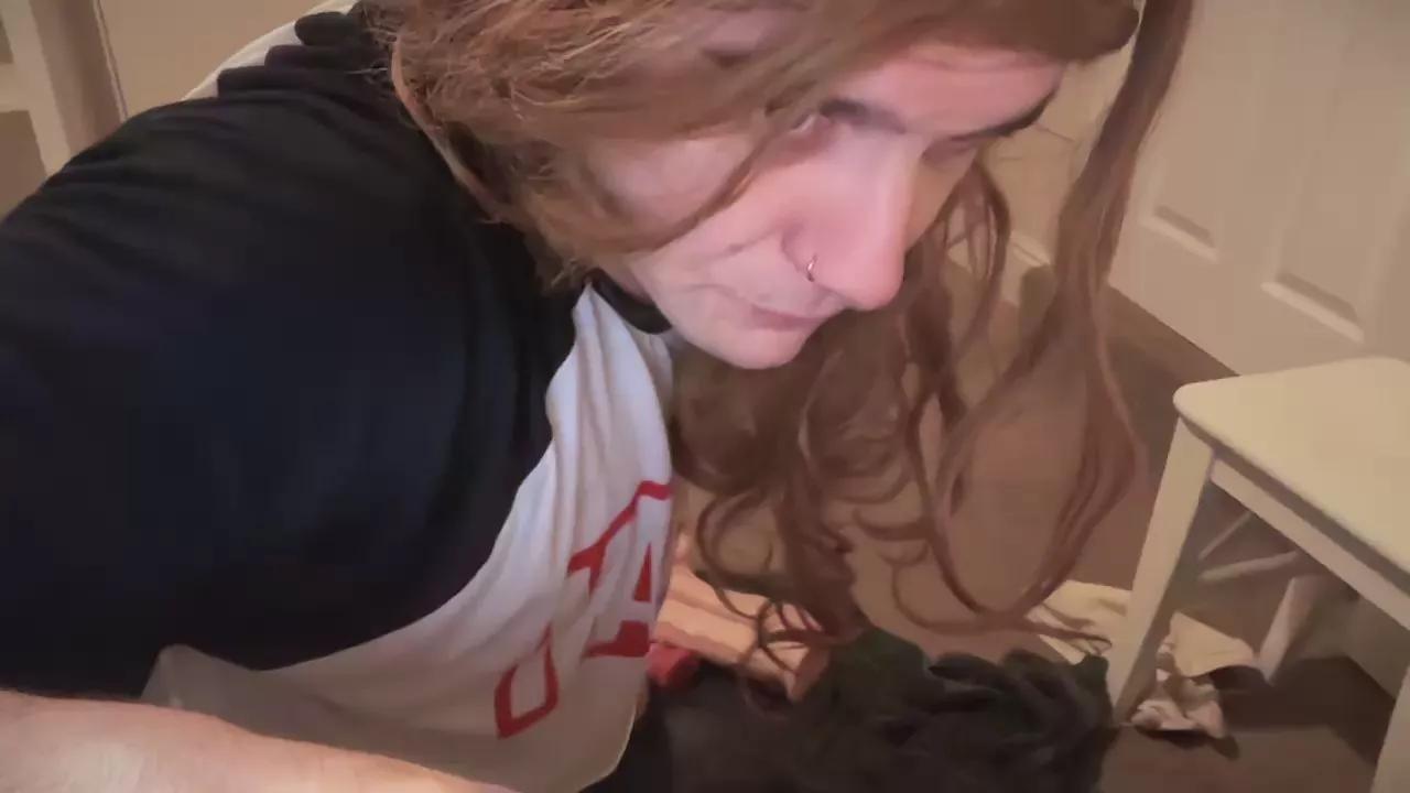 TeenieCumWhore on Cam4 