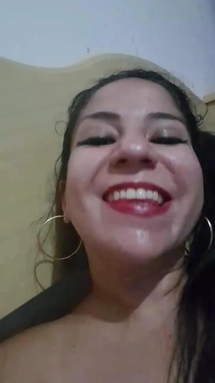 Freechat thaynnaxxx on Cam4