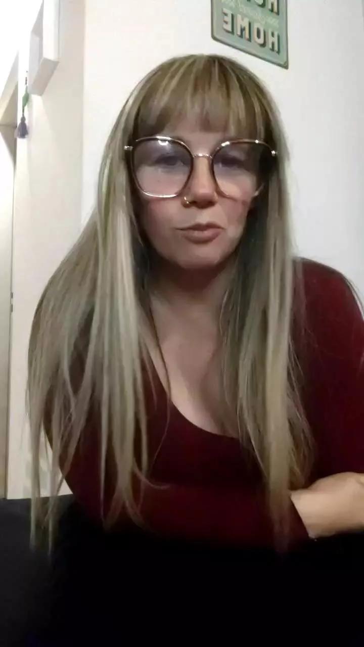TheQueenMilf on Cam4 