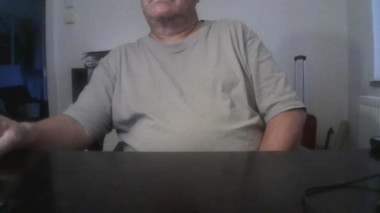 Offline tikolo on Cam4