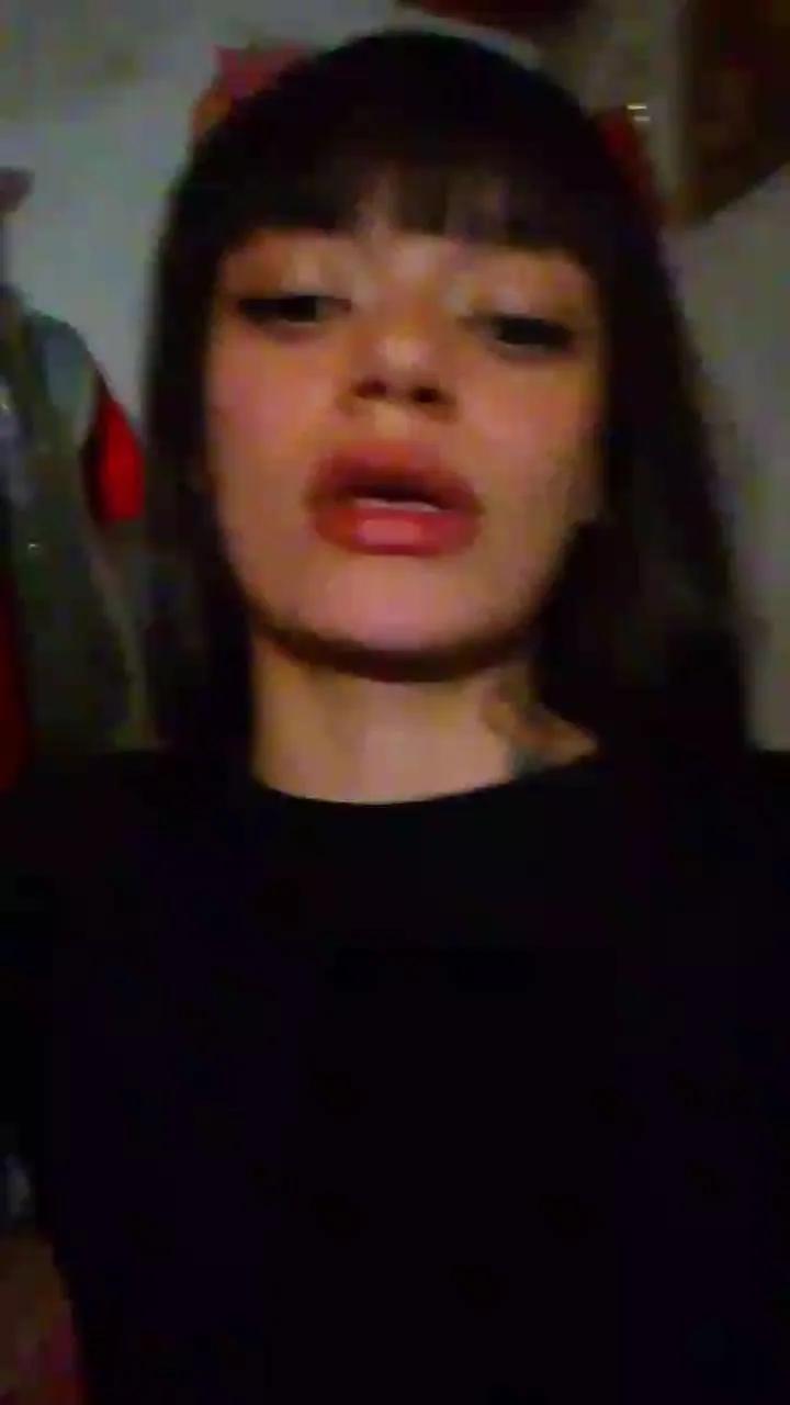 Tinaruiz01 on Cam4