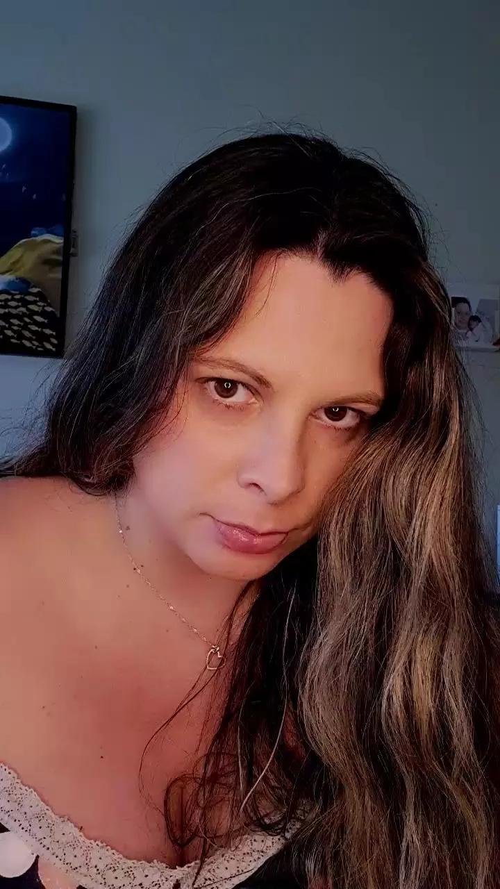 Tininha6968 on Cam4 