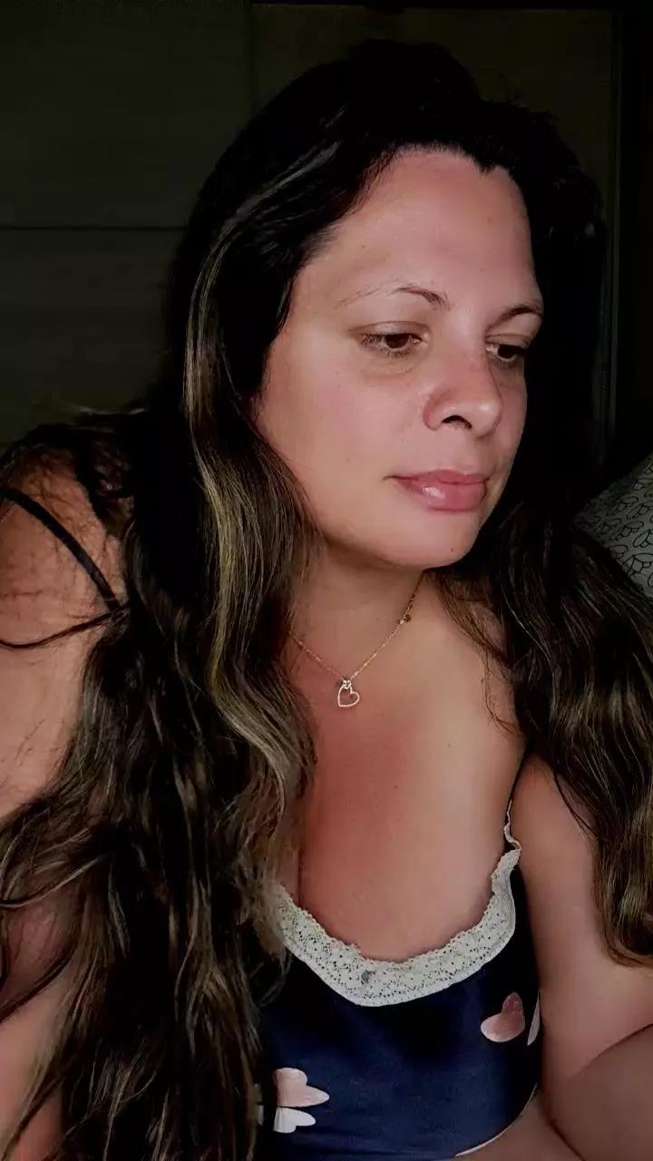 Tininha6968 on Cam4 