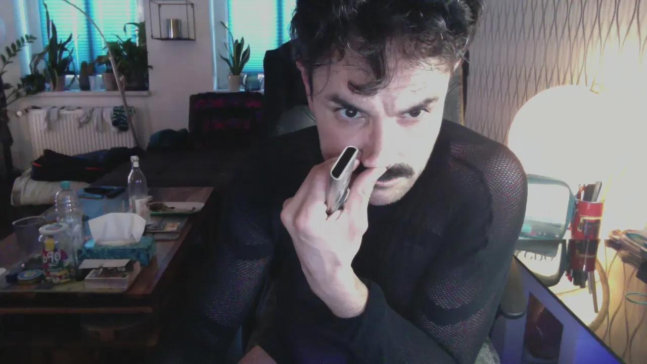 Offline tom0819 on Cam4