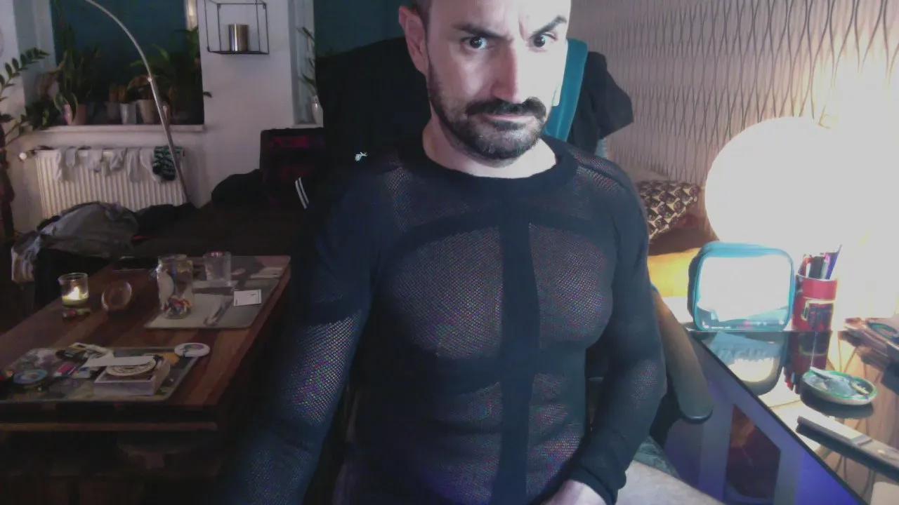 Offline tom0819 on Cam4