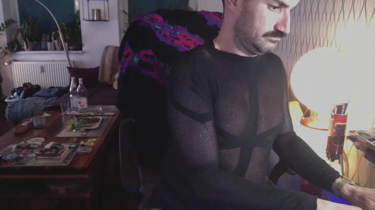 Offline tom0819 on Cam4