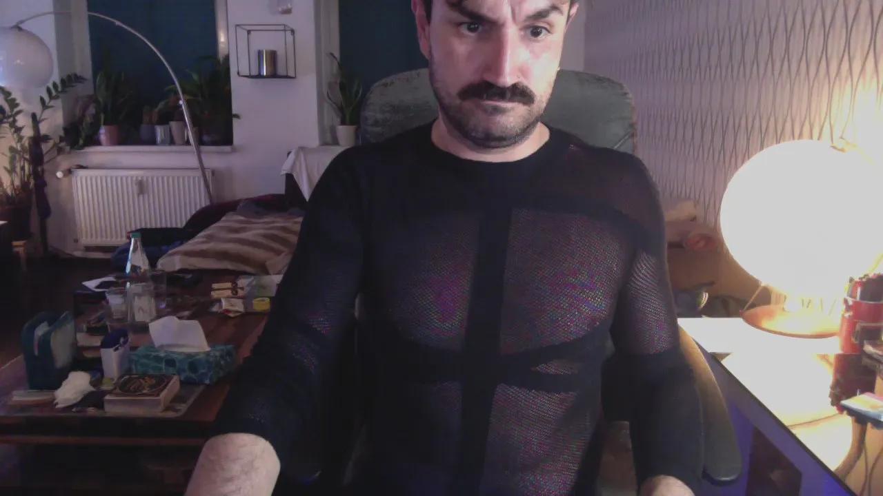 Offline tom0819 on Cam4