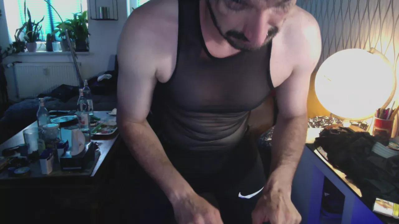 Offline tom0819 on Cam4