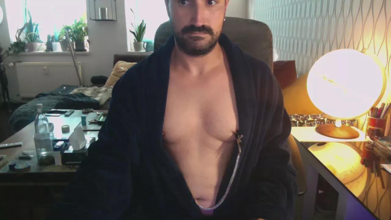 Offline tom0819 on Cam4