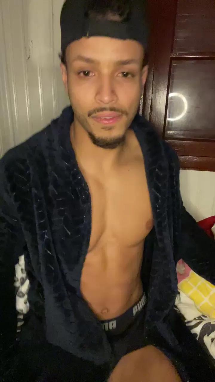 Tomtresor on Cam4 
