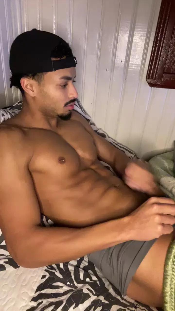 Tomtresor on Cam4 