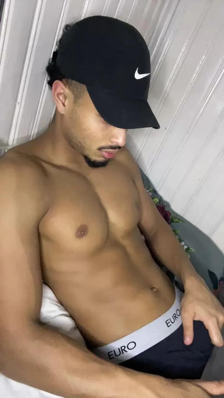 Tomtresor on Cam4 
