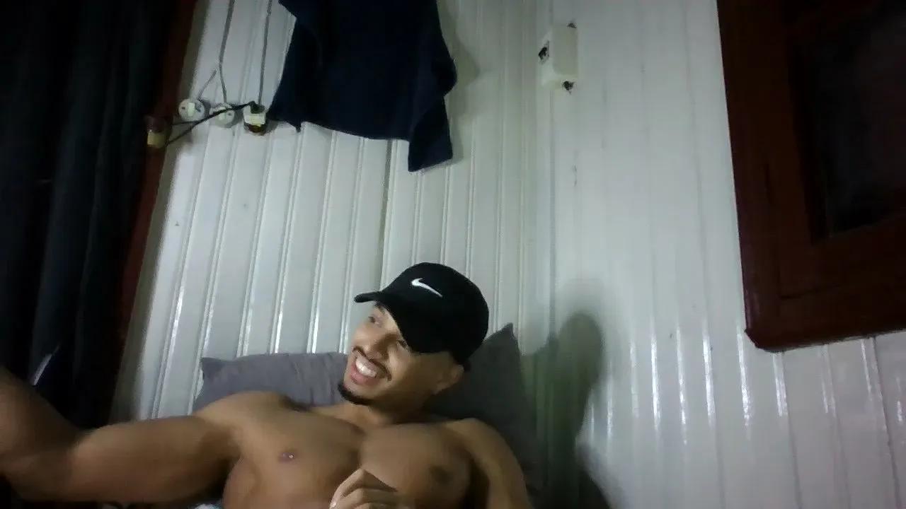 Tomtresor on Cam4 