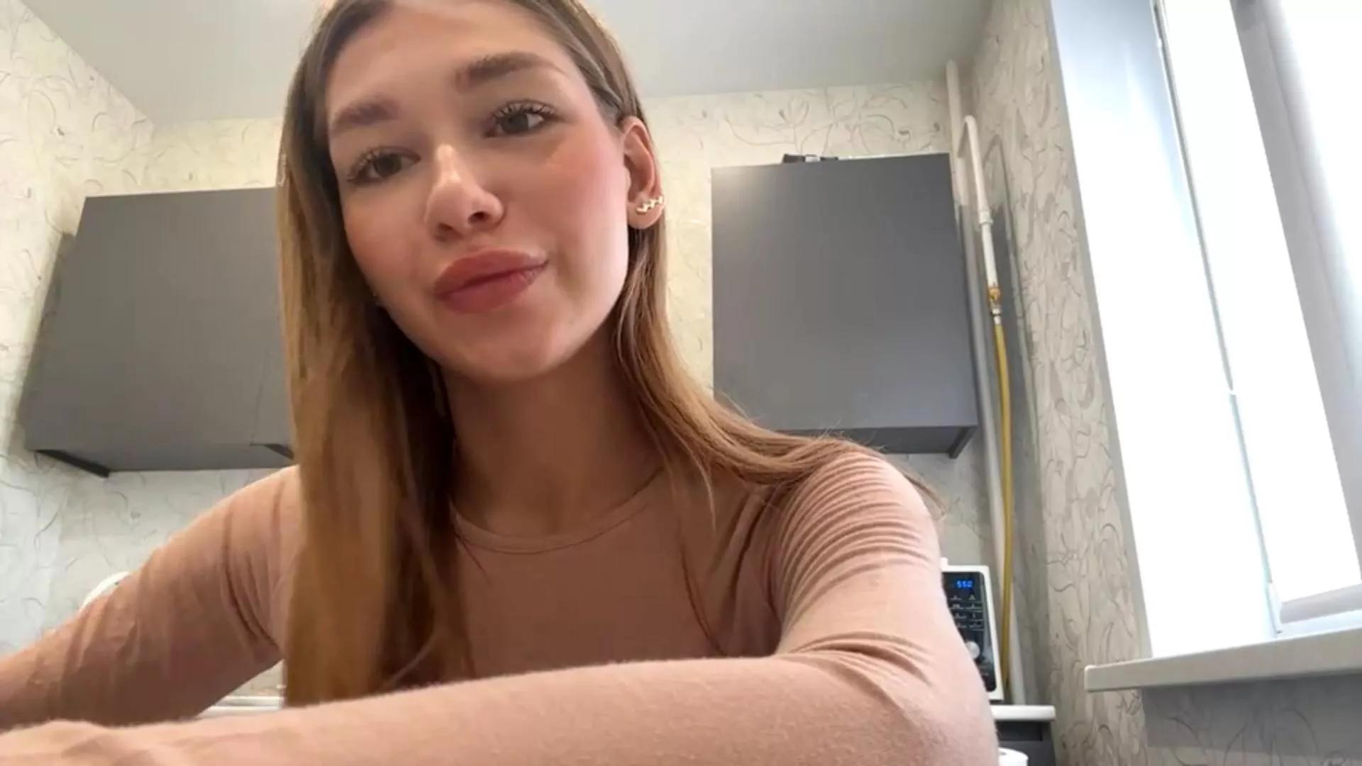 ToniRaif on Cam4 