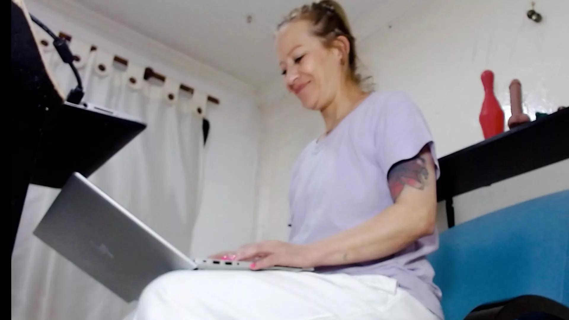 TotalSlave on Cam4 