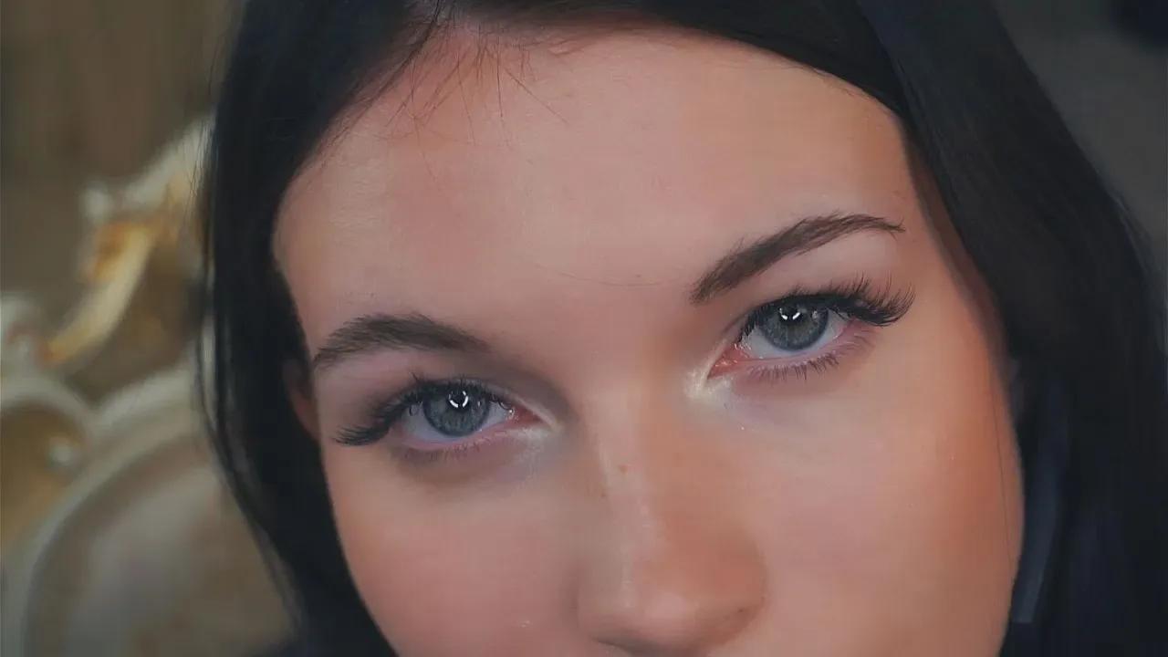 Offline UrsulaElawar on Cam4