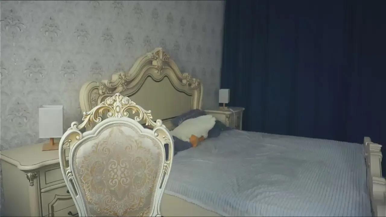 Offline UrsulaElawar on Cam4