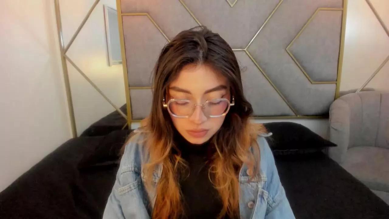 Vale_honny on Cam4 