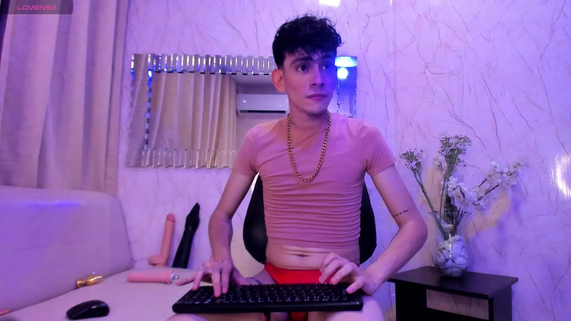 ValentinoMoreti on Cam4 
