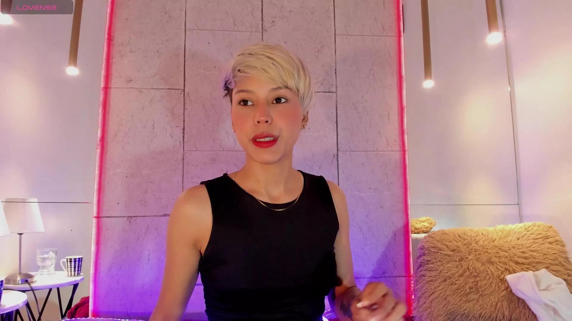 valeritorrealba on Cam4 