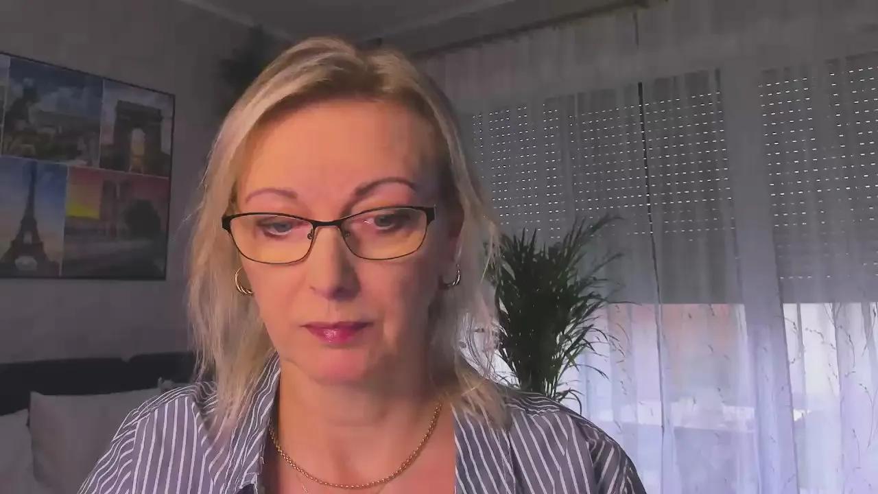 Offline VanessaLUX on Cam4