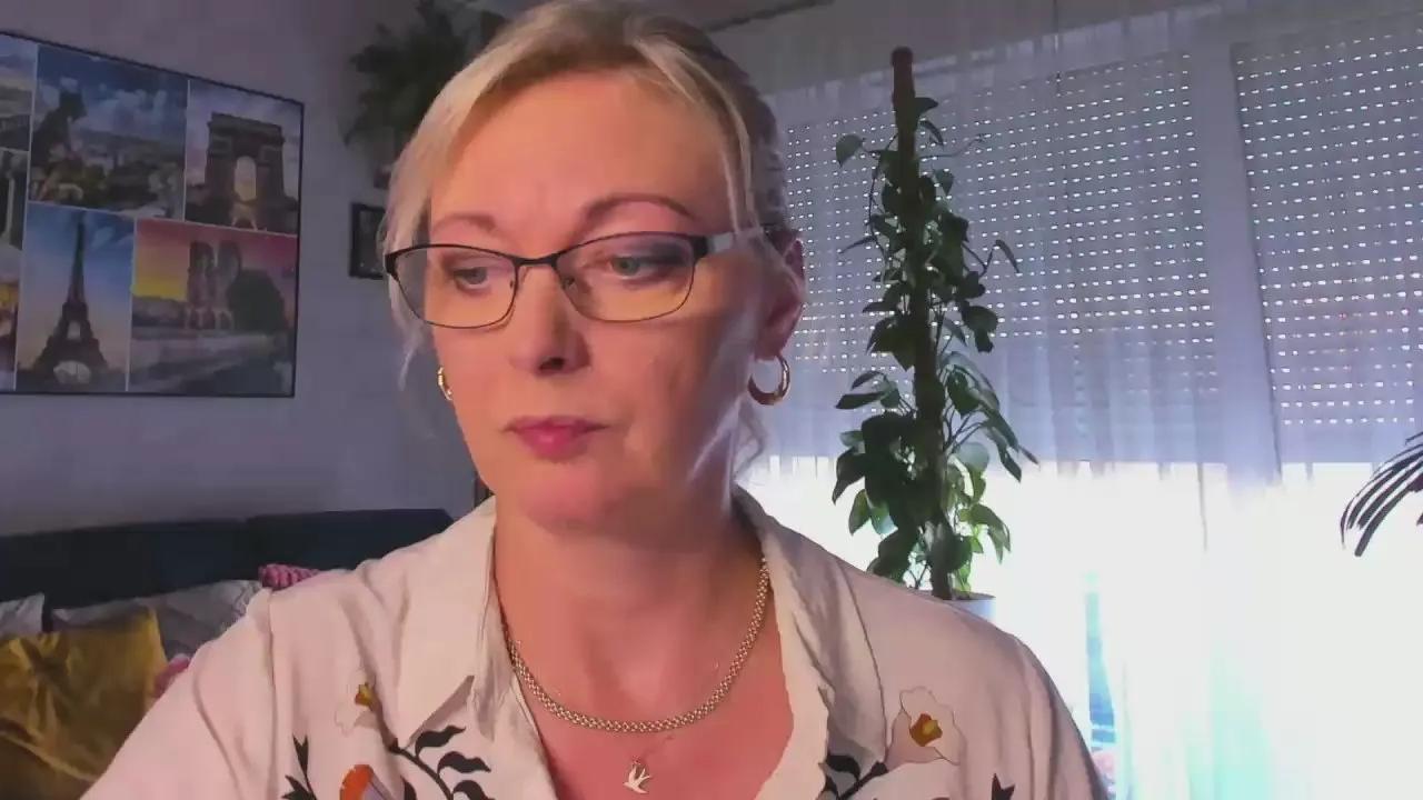 Offline VanessaLUX on Cam4