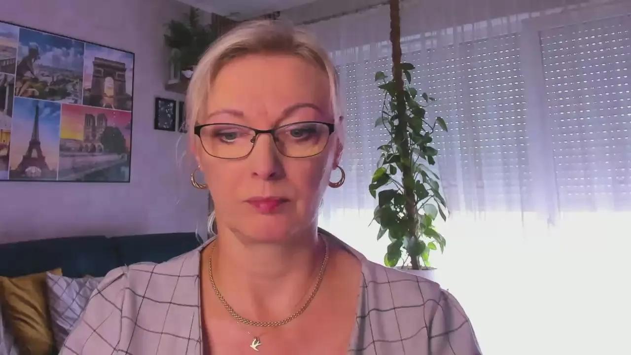 Offline VanessaLUX on Cam4