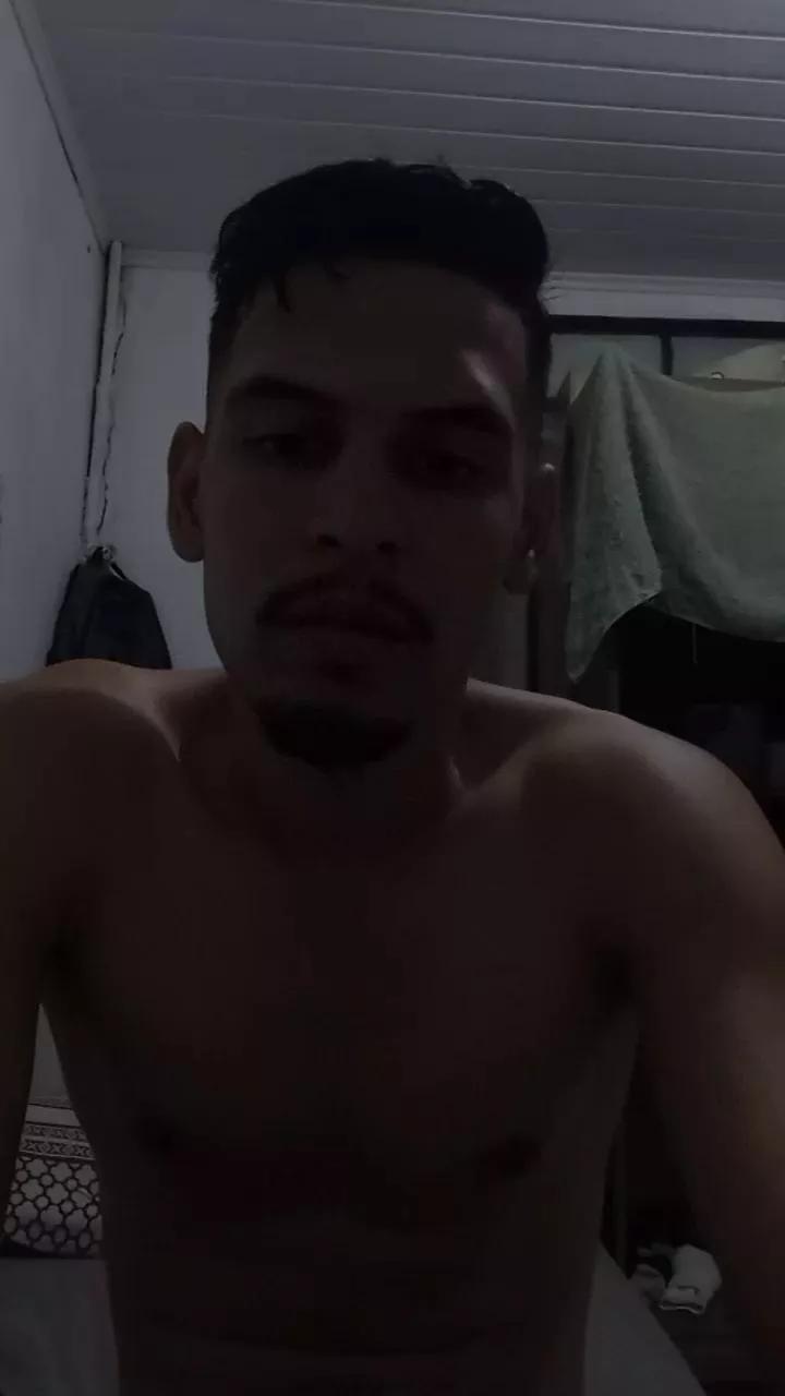 Vict0rhott on Cam4 