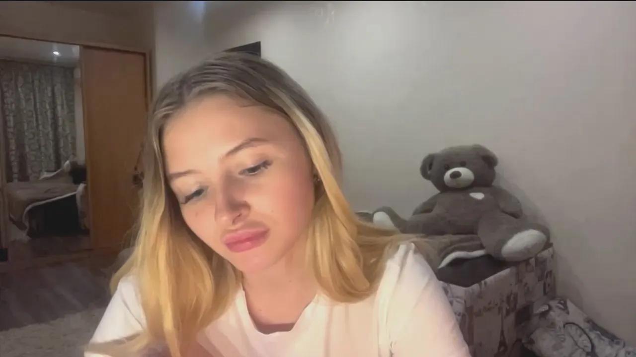 Offline VictoriMystery on Cam4