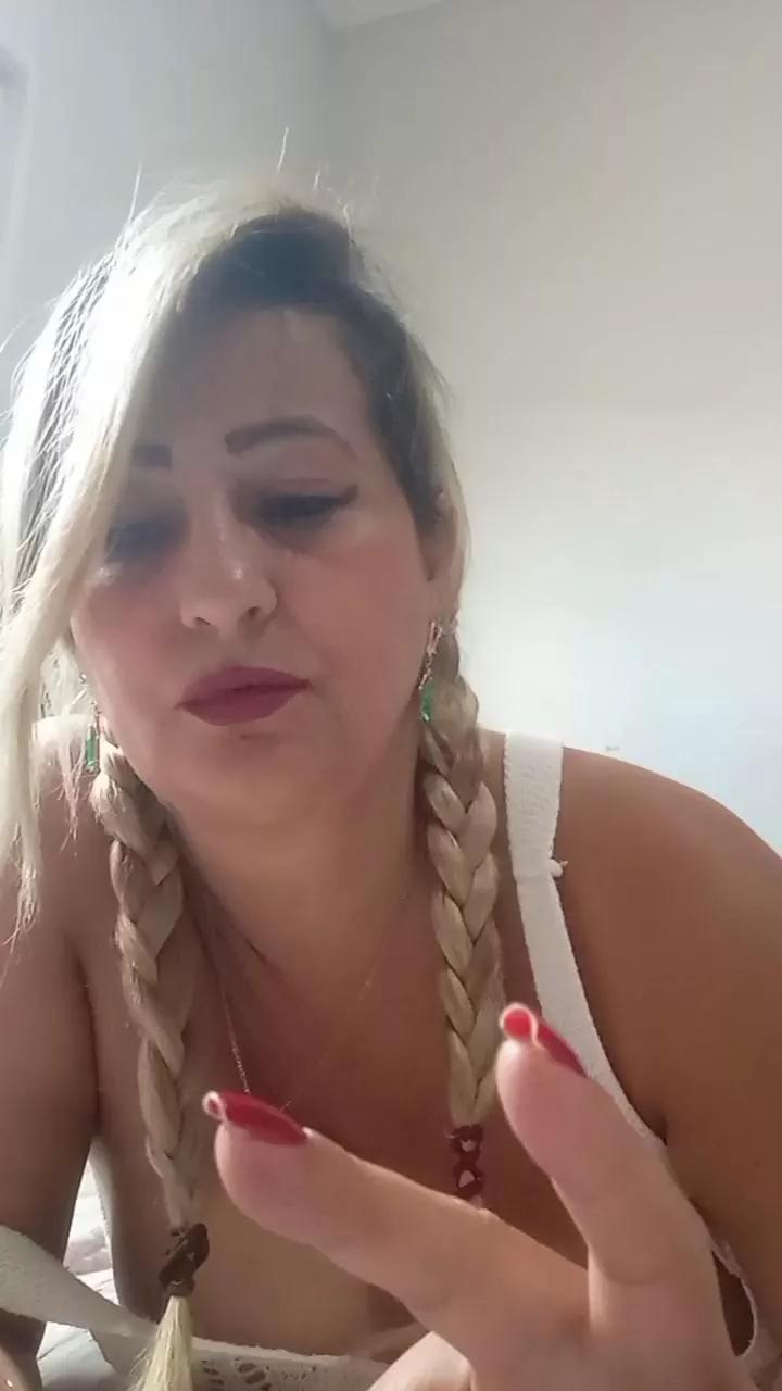 Vivialves on Cam4 