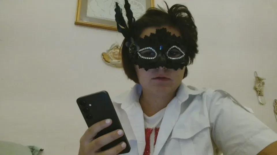 Offline Whitepussysabry on Cam4