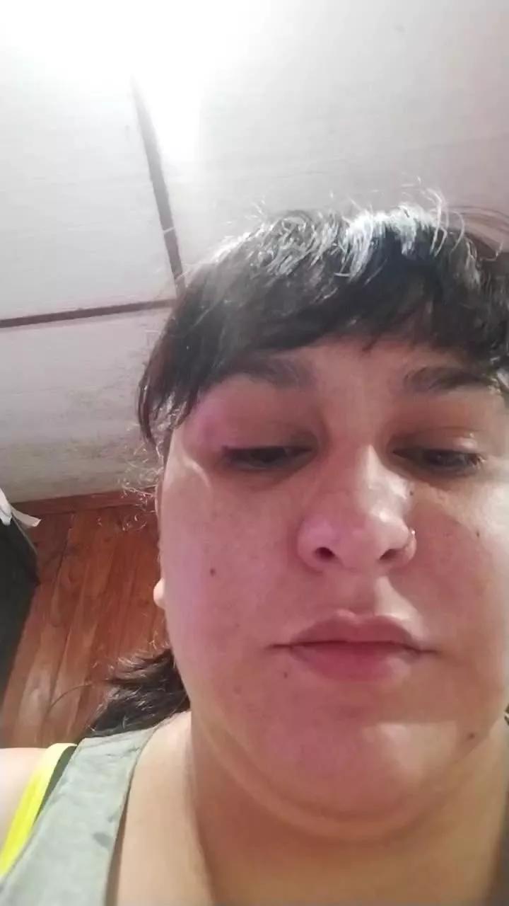 WineBee on Cam4 