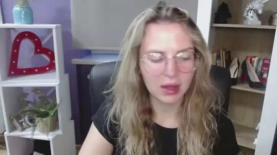 xZoey on Cam4 