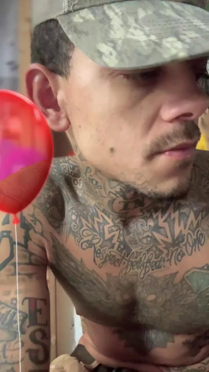 YellaboyAPEX on Cam4 