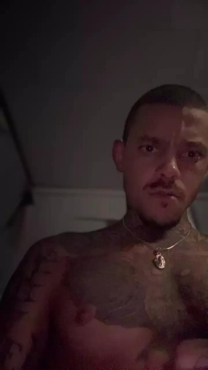 YellaboyAPEX on Cam4 