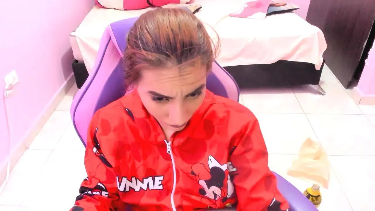 YHEVENIA_DIRTY on Cam4