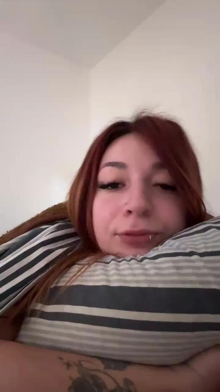 Offline yourbabyyy on Cam4