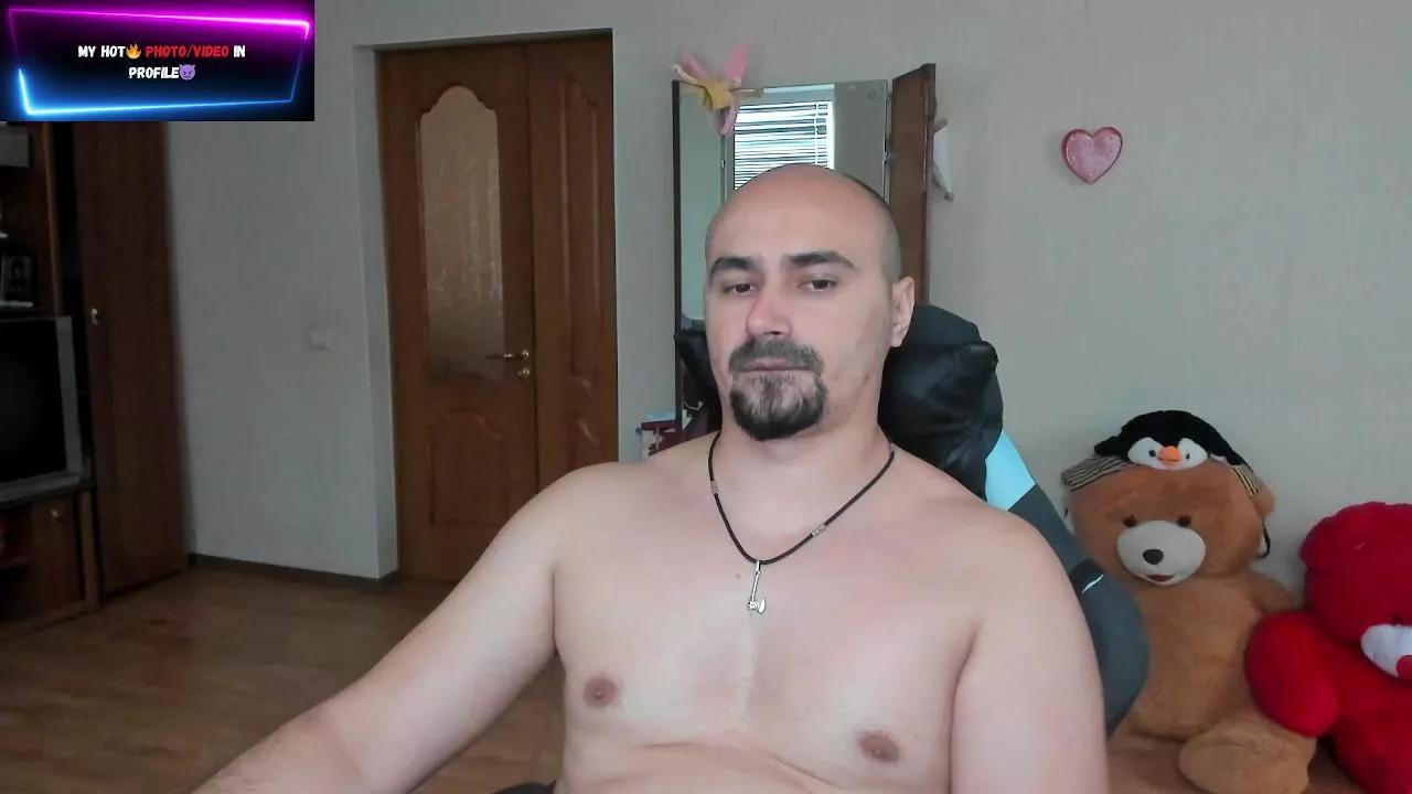 Ziesh on Cam4 