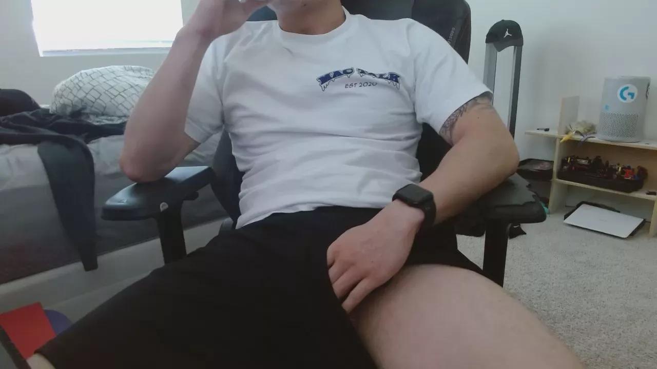 zzaaddyy187 on Cam4 