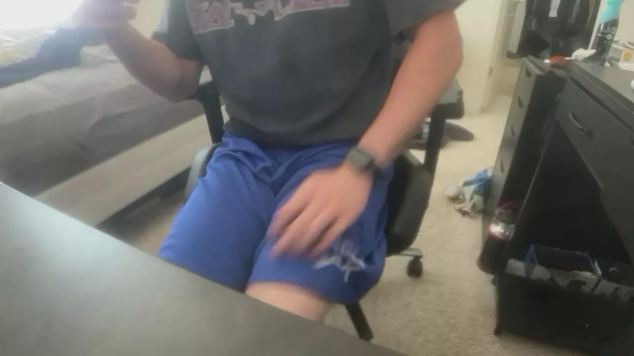 zzaaddyy187 on Cam4 