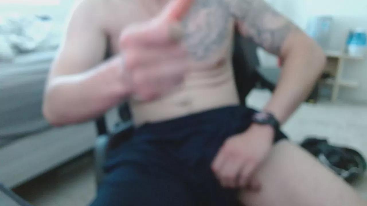 zzaaddyy187 on Cam4 