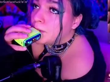 Freechat booboosperfectfacefuck on Chaturbate